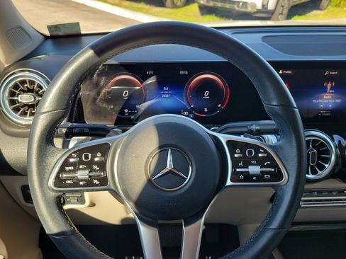 Used 2022 Mercedes-Benz GLB 250 image 19