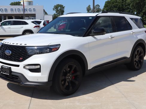 Used 2022 Ford Explorer ST w/ Equipment Group 401A AWD/4WD image 2