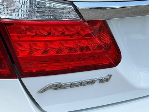 Used 2015 Honda Accord EX-L image 10