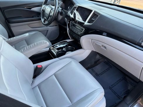Used 2018 Honda Pilot Touring image 36