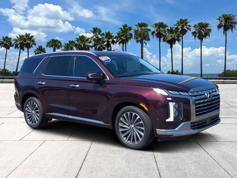 Used 2024 Hyundai Palisade Calligraphy FWD image 2