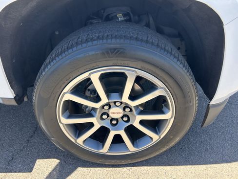 Used 2018 GMC Canyon Denali RWD image 9