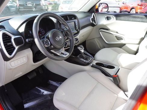 Used 2021 Kia Soul LX image 16