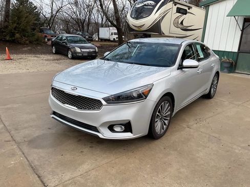 Used 2017 Kia Cadenza Premium w/ Luxury Package image 5