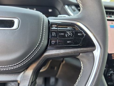 Used 2023 Jeep Grand Cherokee Overland w/ Luxury Tech Group IV RWD image 28