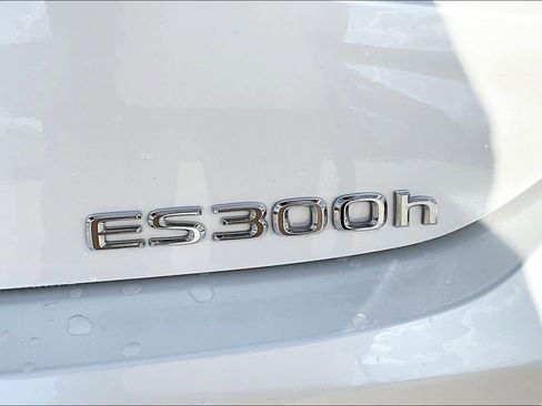 Certified 2025 Lexus ES 300h w/ Premium Package image 9