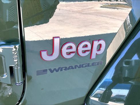 Used 2023 Jeep Wrangler Unlimited Rubicon w/ Xtreme 35 Tire Package image 10