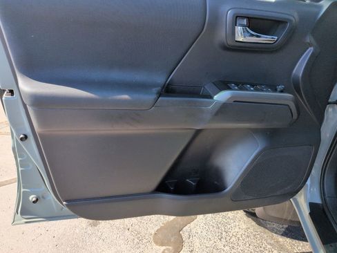 Used 2023 Toyota Tacoma TRD Off-Road image 10