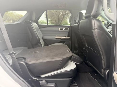 Used 2021 Ford Explorer XLT w/ Equipment Group 202A RWD image 27
