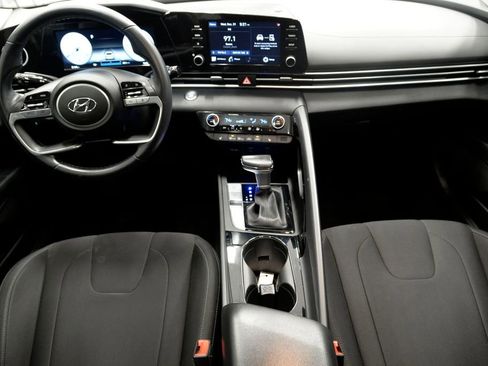 Used 2022 Hyundai Elantra SEL w/ Convenience + Premium Package image 17