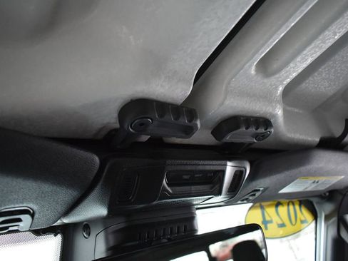 Used 2024 Jeep Gladiator Rubicon w/ Technology Group image 23