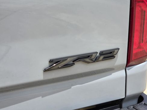 Used 2024 Chevrolet Silverado 2500 ZR2 w/ Technology Package AWD/4WD image 8
