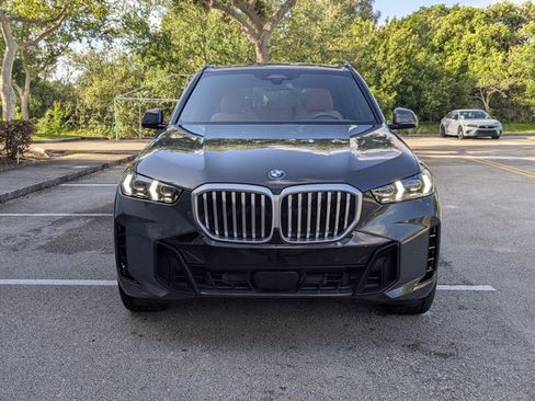 Used 2025 BMW X5 sDrive40i w/ M Sport Package image 2