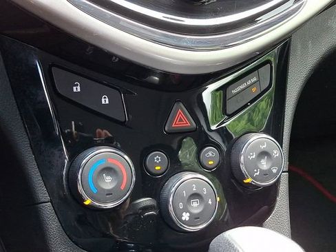 Used 2020 Chevrolet Sonic LT w/ Convenience Package FWD image 21