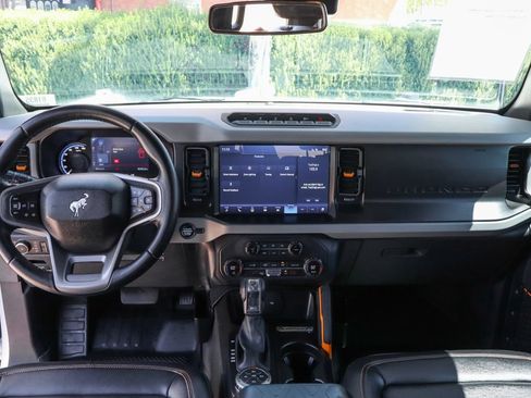Used 2023 Ford Bronco Badlands w/ Sasquatch Package AWD/4WD image 28