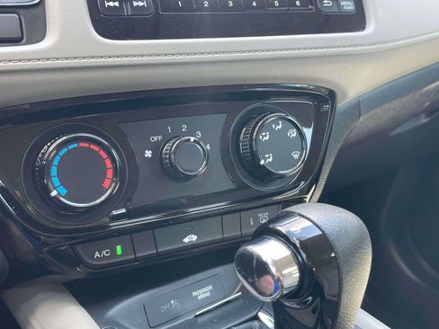 Certified 2021 Honda HR-V LX image 29