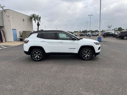Used 2025 Jeep Compass Limited AWD/4WD image 2