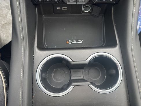 Used 2021 Chevrolet Suburban Premier image 24