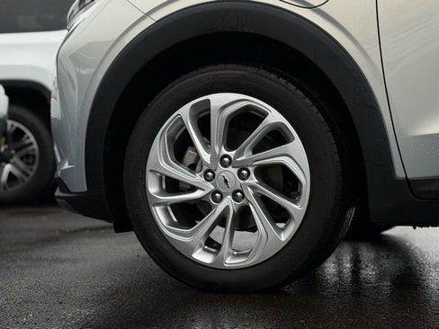 Used 2023 Chevrolet Bolt EUV LT w/ Comfort Package image 44