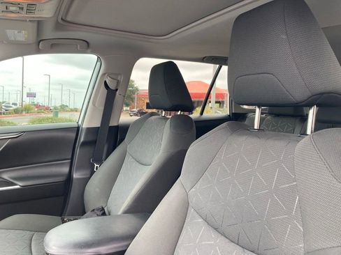 Certified 2021 Toyota RAV4 XLE w/ Convenience Package FWD image 8