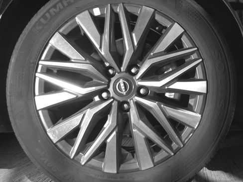 Used 2025 Nissan Altima 2.5 SV image 13