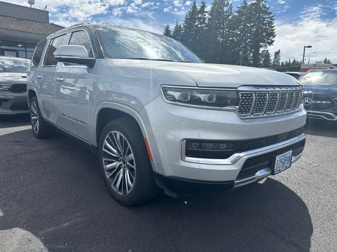 Used 2022 Jeep Grand Wagoneer Series III AWD/4WD image 3