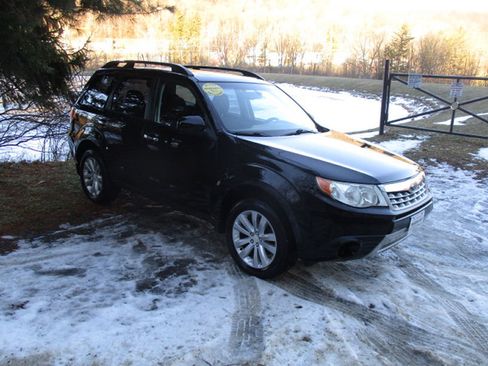 Used 2011 Subaru Forester 2.5X Premium image 2