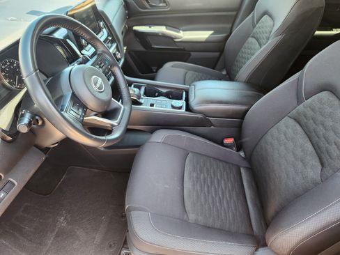 Used 2025 Nissan Pathfinder SV AWD/4WD image 9