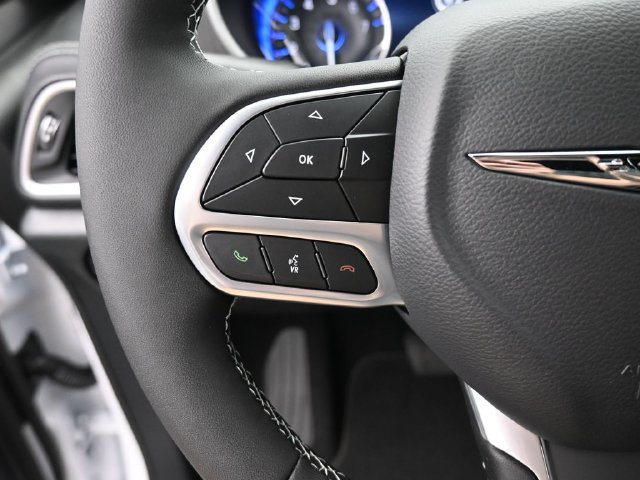 New 2025 Chrysler Pacifica Select w/ Uconnect Theater Family Group AWD/4WD image 31