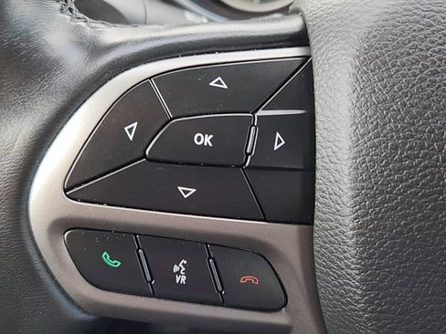 Used 2019 Jeep Cherokee Limited image 12