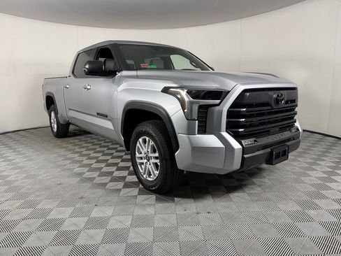 Used 2025 Toyota Tundra SR5 w/ SR5 Premium Package AWD/4WD image 2