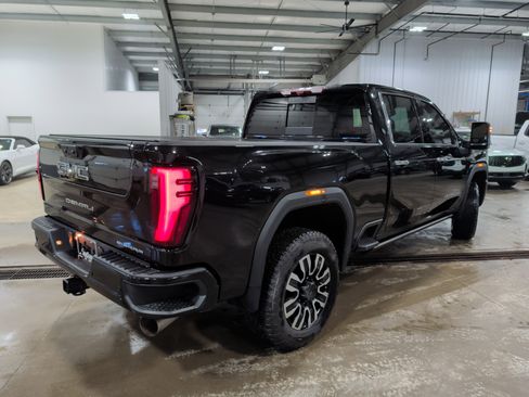 Used 2025 GMC Sierra 2500 Denali Ultimate image 3
