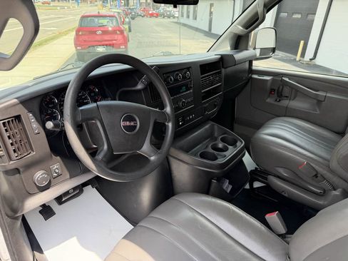 Used 2019 GMC Savana 2500 Extended RWD image 11