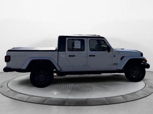 Used 2024 Jeep Gladiator Sport image 2