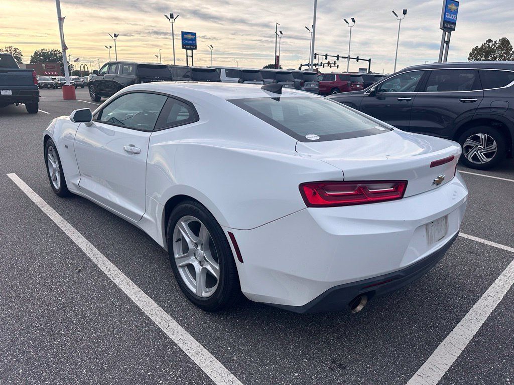 Used 2018 Chevrolet Camaro LT RWD image 3