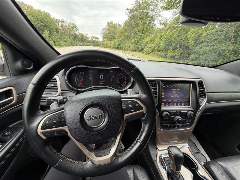 Used 2017 Jeep Grand Cherokee Limited AWD/4WD image 12