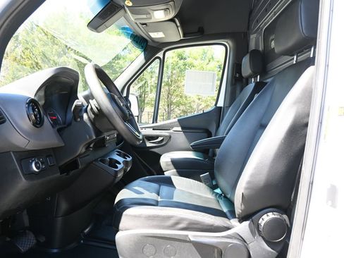 Used 2023 Mercedes-Benz Sprinter 2500 image 3