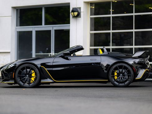 Used 2023 Aston Martin V12 Vantage Roadster image 40