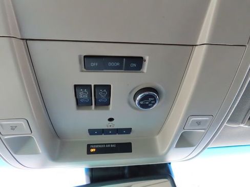 Used 2016 Chevrolet Suburban LT image 29