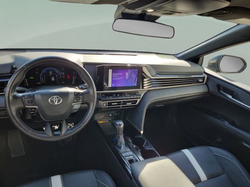 Used 2025 Toyota Camry SE FWD image 8