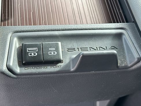 Used 2023 Toyota Sienna XLE image 43