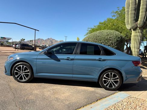 Used 2025 Volkswagen Jetta Sport image 3