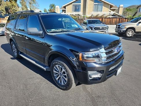 Used 2017 Ford Expedition XLT image 7