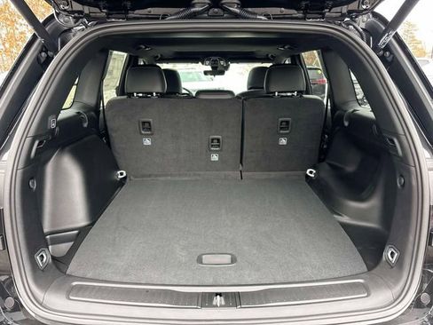 New 2025 Jeep Grand Cherokee Laredo image 4