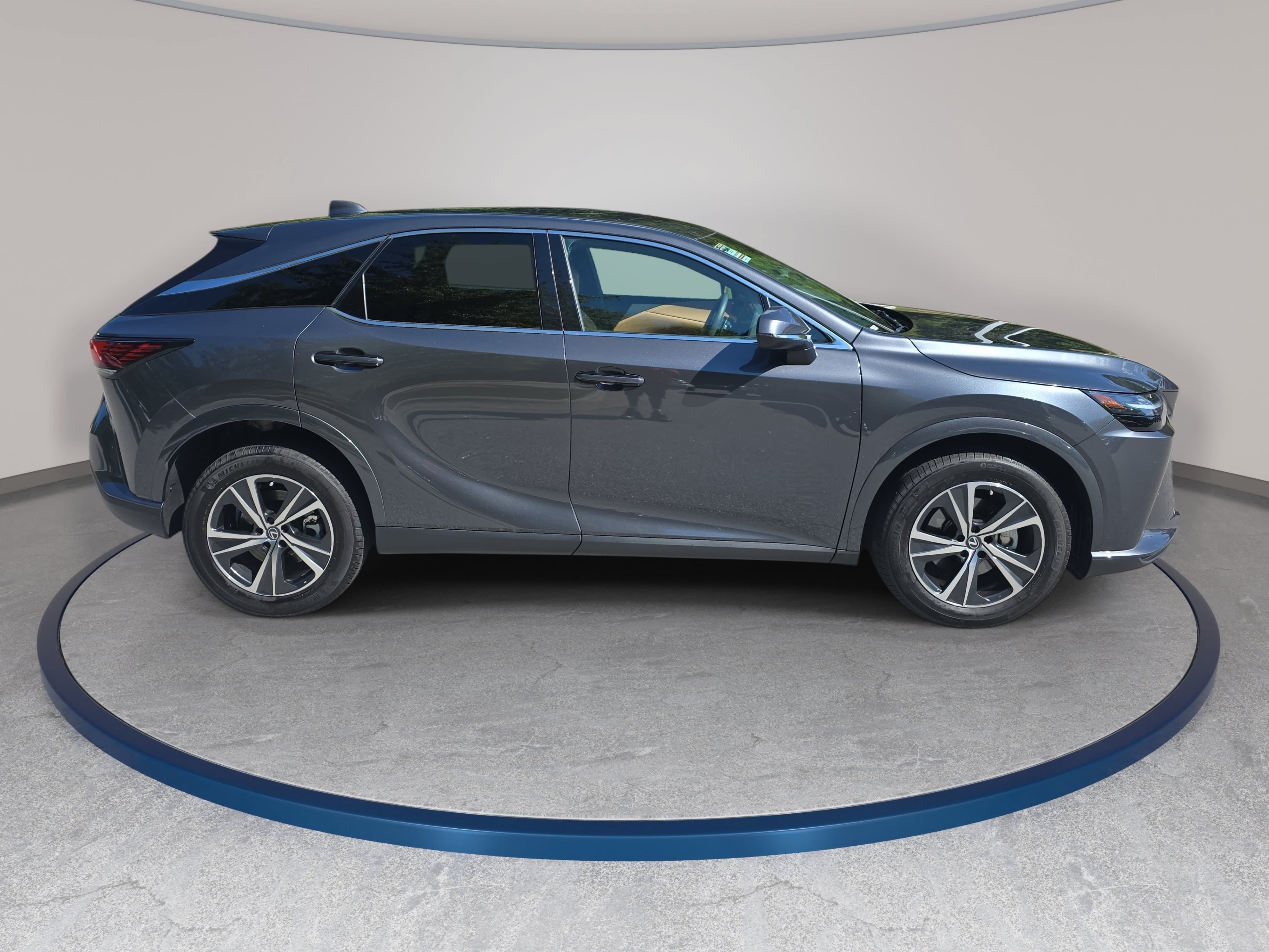 Used 2025 Lexus RX 350 FWD w/ Accessory Package image 4