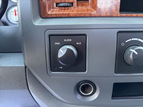 Used 2006 Dodge Ram 1500 Truck SLT image 25