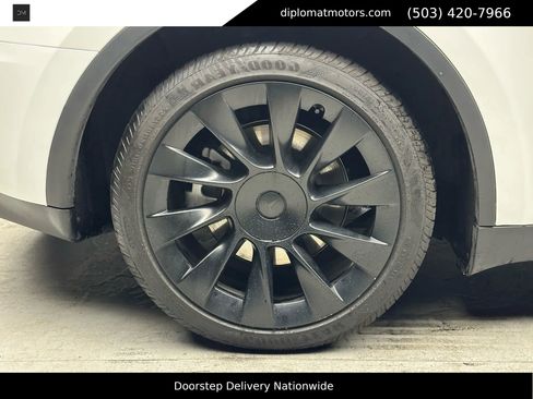 Used 2023 Tesla Model Y Long Range image 37