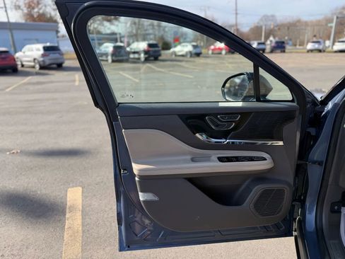 Used 2022 Lincoln Corsair AWD w/ Equipment Group 101A image 9