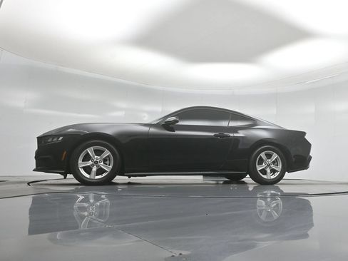 Used 2024 Ford Mustang Coupe RWD image 43