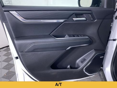 Certified 2025 GMC Acadia Elevation w/ Elevation Premium Package AWD/4WD image 11